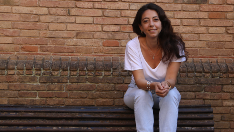 Mar Camps en un banc de Celrà, el seu poble. ACN