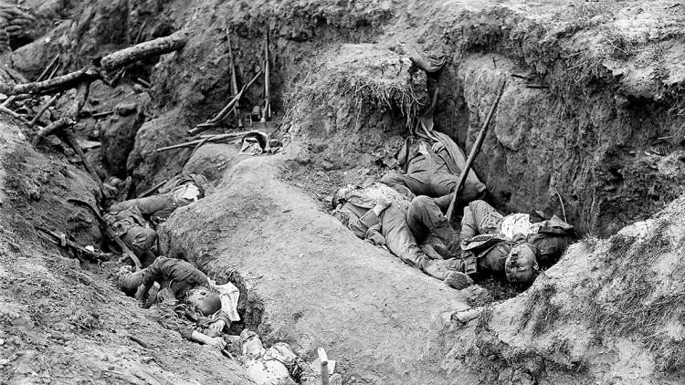 Soldats alemanys morts a les trinexeres durant la batalla del Somme, el 1916.