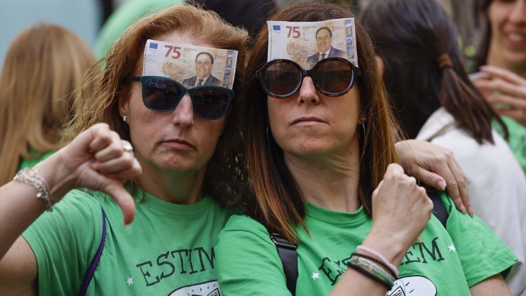 Unes mestres protesten en una de les mobilitzacions de la passada primavera. EL TEMPS