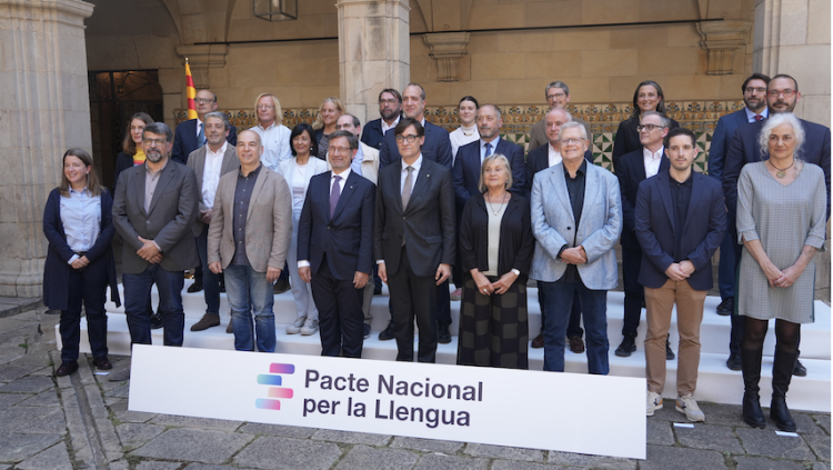 Foto dels principals signants del Pacte Nacional per la Llengua. ACN