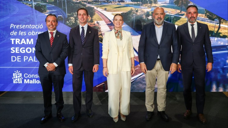 Acte de presentació del segon cinturó de Palma, amb el president del Consell, Llorenç Galmés (el segon per la dreta) i Marga Prohens, al centre  (Foto Consell de Mallorca)