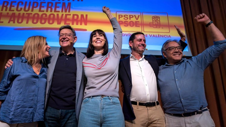 Pilar Bernabé, Ximo Puig, Diana Morant, Carlos Fernández Bielsa i Manolo Mata, en el Botànic.