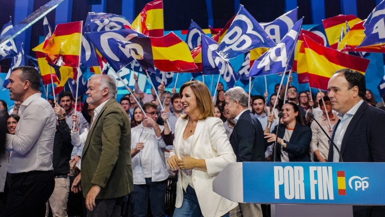 Juanfran Pérez Llorca, Alberto Núñez Feijóo, María José Català i Vicente Mompó, en el míting d’aquest divendres a València.. Europa Press