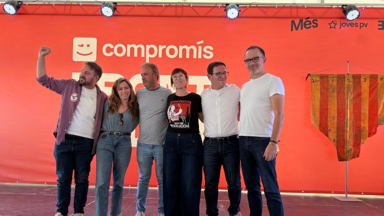 D'esquerra a dreta: Alberto Ibáñez (Compromís), número dos de la candidatura per València; Maria Teresa Pérez (Podem), cap de llista per Alacant; Natxo Bellido (Compromís), número dos per Alacant; Àgueda Micó (Compromís), cap de candidatura per València; Ignasi Garcia (Compromís), qui encapçala la llista per Castelló, i Domènec Garcia, president d'ERPV| Més-Compromís
