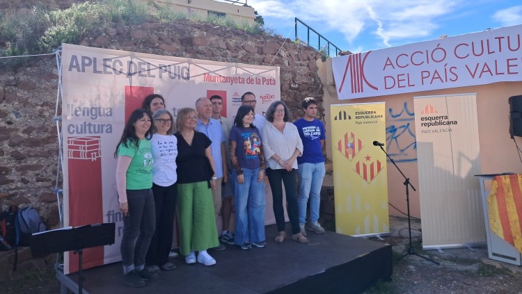 Fotografia conjunta de les entitats participants de l'Aplec del Puig a la Muntanyetra de la Patà| ACPV