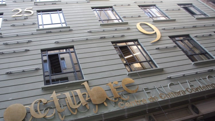 Façana del Centre Octubre