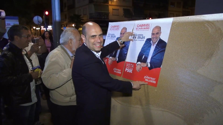 L'alcalde d'Alacant, Gabriel Echávarri, durant la campanya electoral de les municipals del 2015| EL TEMPS