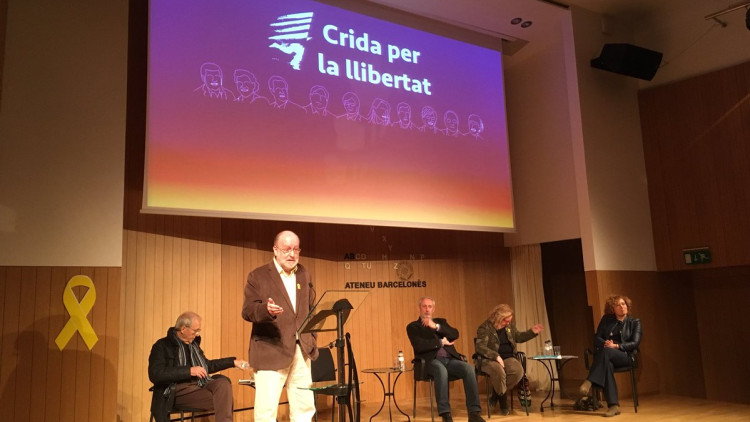 Àngel Colom en la presentació a l'Ateneu Barcelonès. Crida per la Llibertat