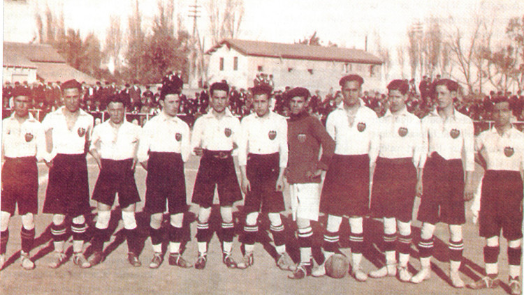 Els jugadors del primer València FC, nascut en 1919 i que fins l'any 1941 no va passar a dir-se València CF.. Arxiu José Huguet