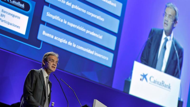 Jordi Gual, president de CaixaBank, durant la junta d'accionistes celebrada aquest divendres a València.. EFE