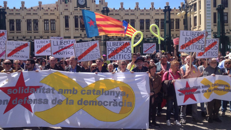 Concentració a València en soldiaritat amb Catalunya| EL TEMPS