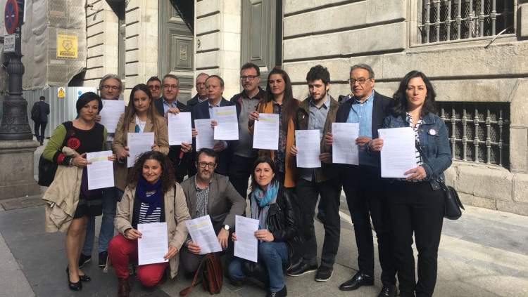 Partits, entitats civils i sindicats entreguen un manifest a favor d'un finançament just a Madrid| EL TEMPS
