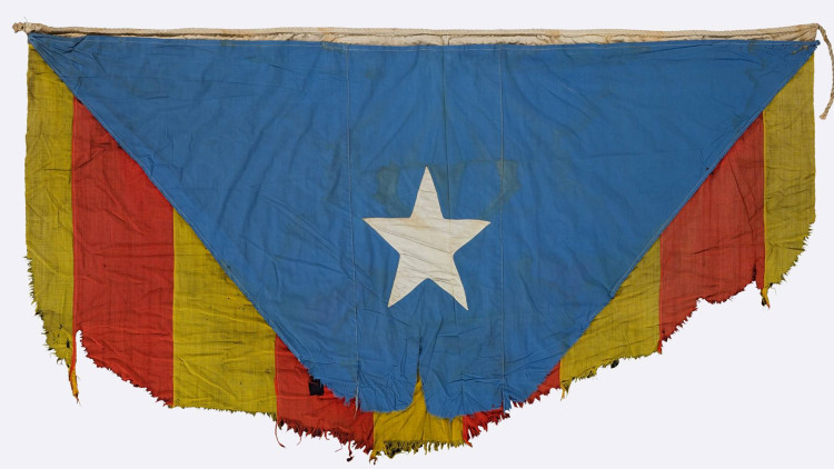 Estelada dels voluntaris catalans durant la Primera Guerra Mundial. La més antiga que es conserva, exposada al Museu d'Història de Catalunya. 
