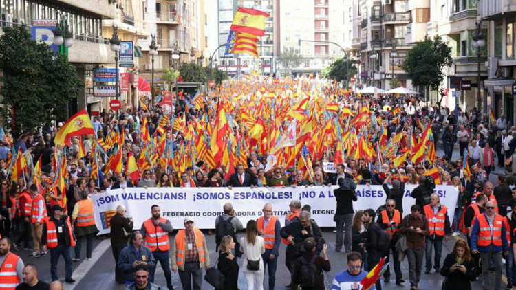 Manifestació l'11 de novembre a València contra els Països Catalans encapçalada per Juan Garcia Sentandreu i Cristina Seguí| EL TEMPS