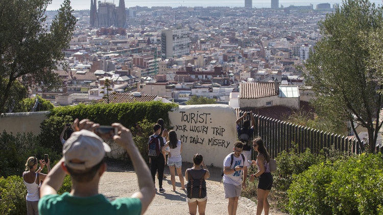Pintada contra el turisme massiu a Barcelona. Efe