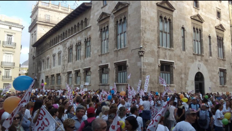 Protesta de la concertada al Palau de la Generalitat Valenciana en juny de 2016| EL TEMPS
