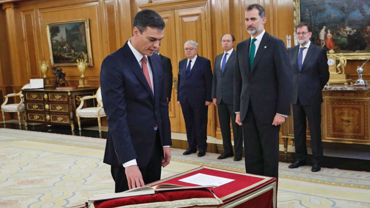 Pedro Sánchez jura el seu càrrec de president del Govern espanyol| EL TEMPS