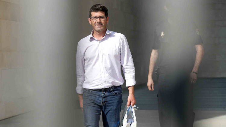 El president de la Diputació de València, Jorge Rodríguez abandona, en llibertat amb càrrecs, la Ciutat de la Justícia de València.. EFE