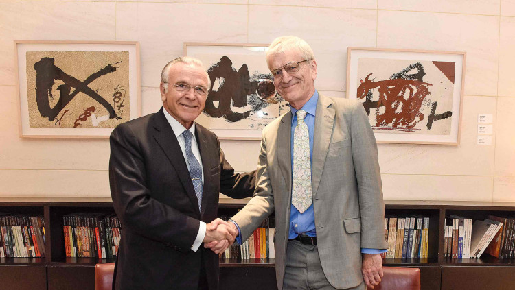 ’esquerra a dreta, el president de la Fundació Bancària “la Caixa”, Isidre Fainé, i el president del Patronat del British Museum, Sir Richard Lambert.
