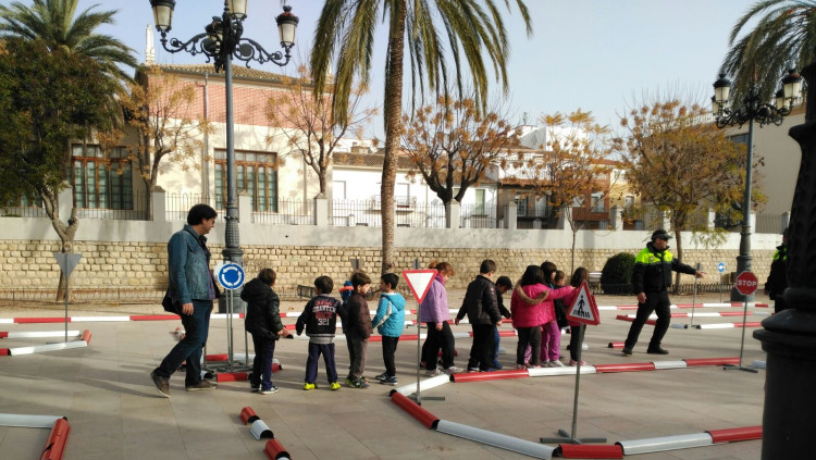 Activitats escolars al col·legi públic d'Aielo de Malferit, que va construir Rover Alcisa| EL TEMPS