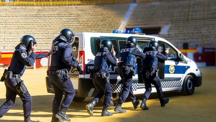 Exhibició policial dels agents locals de Torrevella| Ajuntament de Torrevella