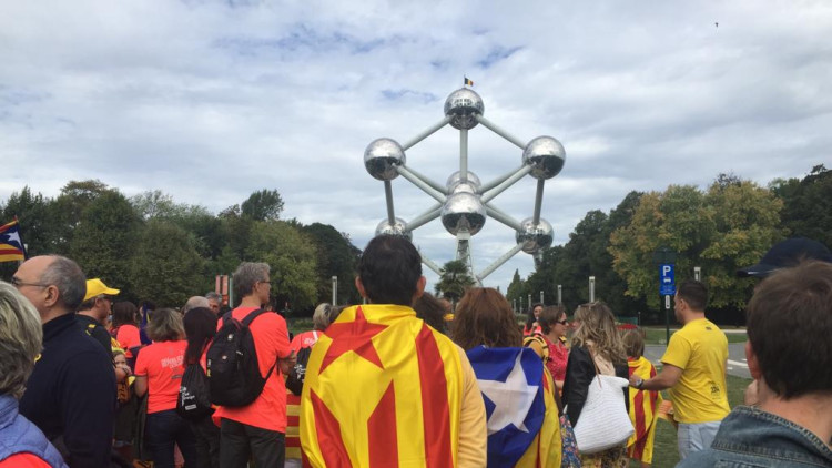 Moments abans de començar l'acte a Brussel·les| EL TEMPS