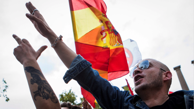 Durant la manifestació es van poder veure diverses salutacions feixistes. /EFE