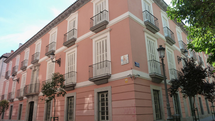 La Real Academia de la Historia, de Madrid, va publicar el seu diccionari entre el 2009 i el 2013. Ara l’ha penjat a la xarxa, però no l’ha revisat a fons.