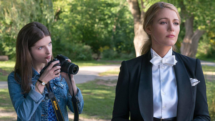 Kendrick i Lively, en un fotograma d''A simple favour'