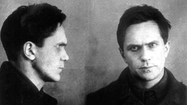 Varlam Xalàmov va passar 17 anys als camps de reeducació soviètics de Kolimà, al nord-est de Sibèria. Fitxa del servei secret soviètic, l'NKVD