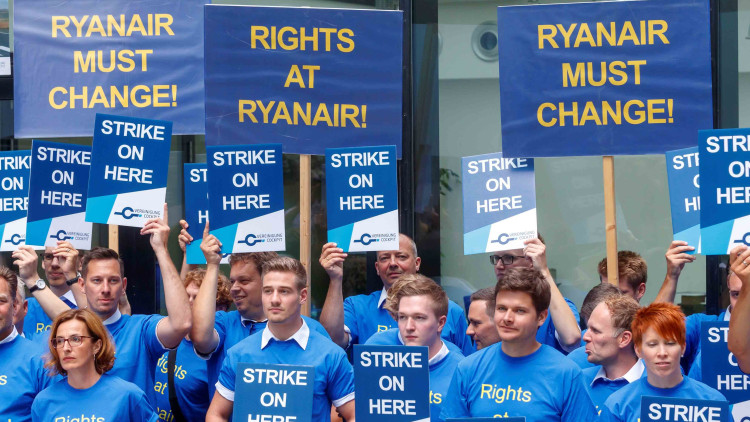 Treballadors alemanys de Ryanair protesten el passat estiu contra la companyia. Efe