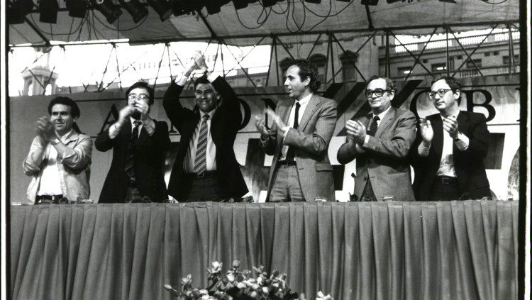 Felipe González en un congrés del PSC. Arxiu