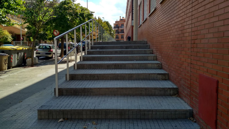 Escala de l'IES Quercus on fa un any la Guàrdia Civil va carregar contra els veïns de Sant Joan de Vilatorrada
