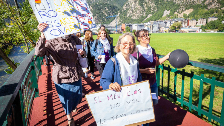 Dones andorranes protesten amb motiu del Dia Internacional per la Despenalització de l'Avortament. Stop Violències