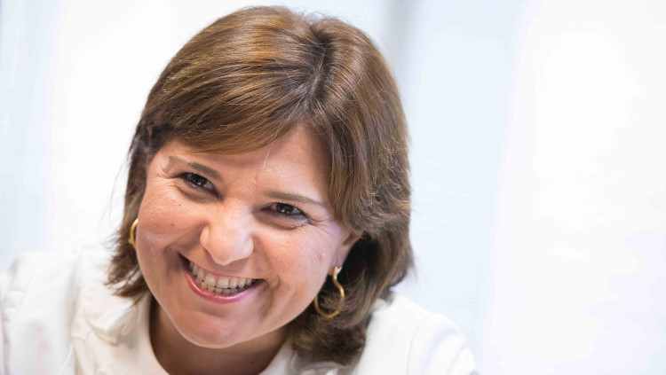 Isabel Bonig, al seu despatx de presidenta del PPCV, en un moment de l'entrevista concedida a EL TEMPS.. Miguel Lorenzo