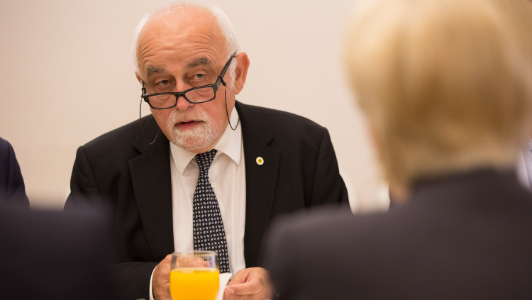 Jan Peumans, president del Parlament flamenc