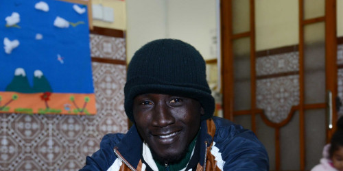 Mor Diagne, un jove que resideix a València que ha narrat la seua experiència a les presons racistes dels CIE| Prats i Camps