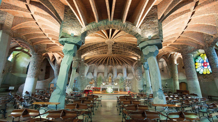 La cripta de la Colònia Güell de Santa Coloma de Cervelló, al Baix Llobregat
