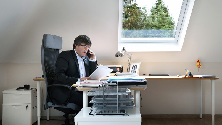 Carles Puigdemont. Jordi Play