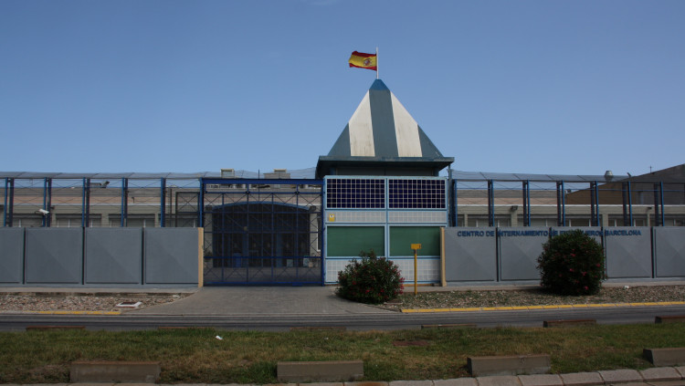 Façana del CIE de Zaona Franca