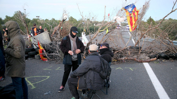 Tall a la carretera AP7 a l'alçada de l'Ampolla, al Baix Ebre, per membres dels CDR dissabte dia 8 de desembre. Efe