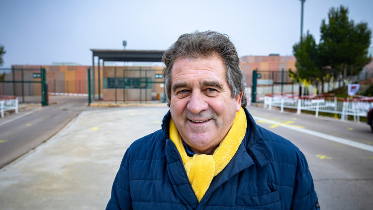 Josep Andreu, alcalde de Montblanc en vaga de fam, a l'eixida de Lledoners. Robert Ramos