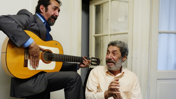 Roberto Saadna (amb la guitarra) i el seu germà Bruno. Pierre Parcé