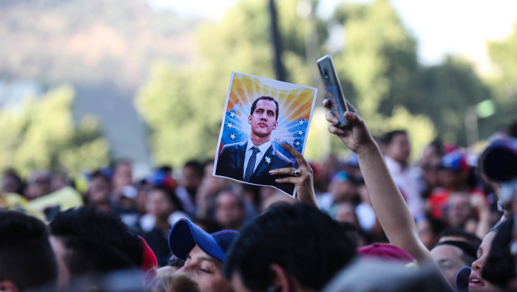Manifestants reivindiquen Juan Guaidó a Veneçuela. Efe