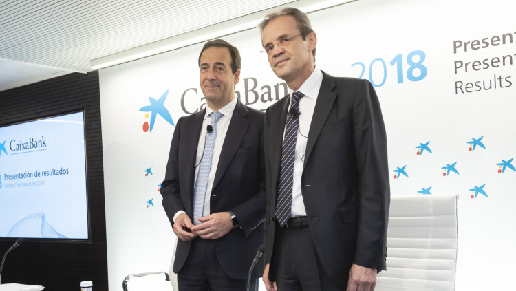 Gonzalo Cortázar i Jordi Gual durant la presentació de resultats de 2018 del grup CaixaBank.