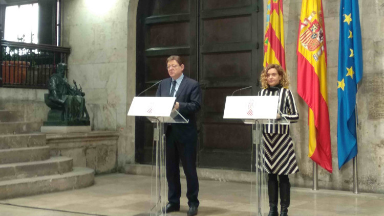 El president valencià, Ximo Puig, i la ministra de Política Territorial, Meritxell Batet, reunits al Palau de la Generalitat.