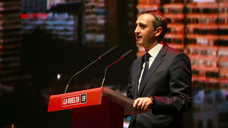 El president de la Diputació d'Alacant, César Sánchez, en l'acte de presentació del recorregut de la Volta a Espanya de ciclisme| Diputació d'Alacant