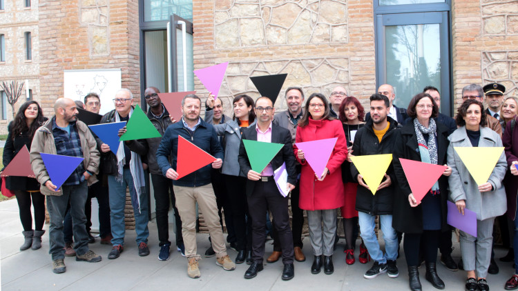 Representants de la Conselleria d'Igualtat i Polítiques Inclusives t i dels col·lectius a la presentació de l'Estratègia. 