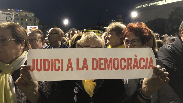 Manifestació a plaça Catalunya. Òmnium Cultural
