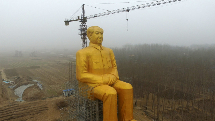 Construcció d'una estàtua de Mao Zedong a Kaifeng (Xina) el 2016